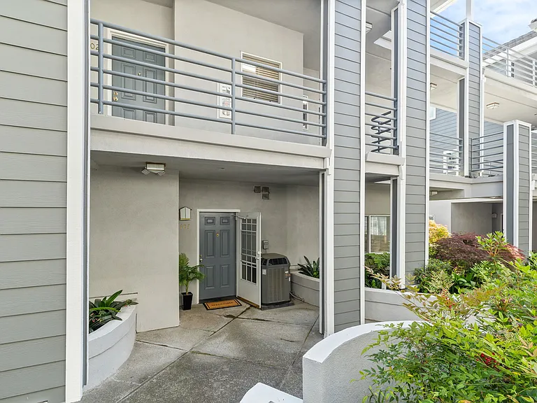 128 El Camino Real #101 — Photo 3