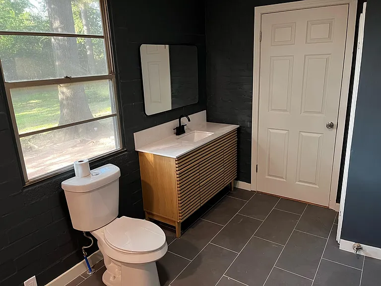 724 E Barbara St — Photo 6