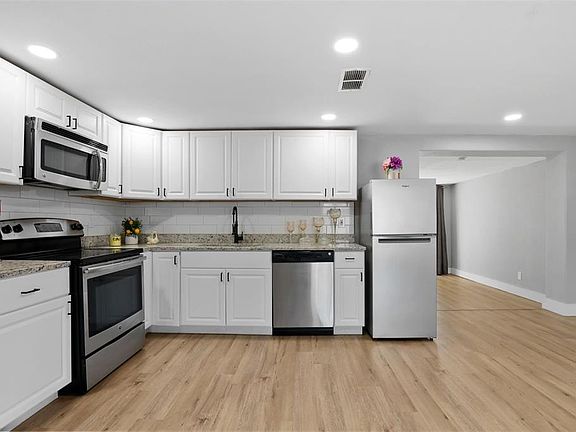 3rd image of 7410 Duke Dr