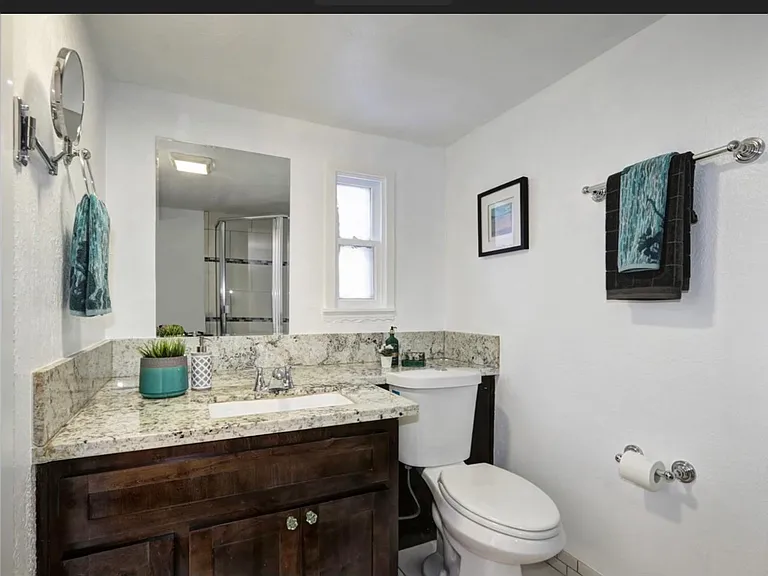 Q St — Photo 11