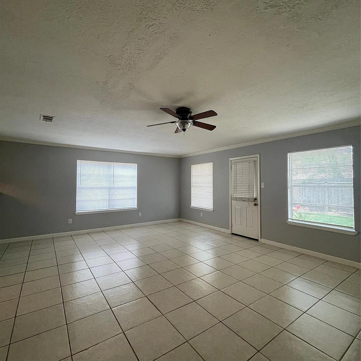 3 bed, 2.0 bath, 1484 sqft, $1,700 — Photo 4
