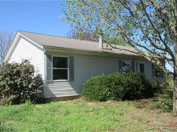 37780 Pleasant Valley Rd, Osawatomie, KS 66064