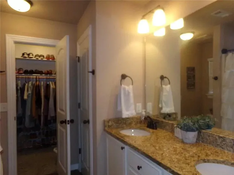 811 E Asher Dr — Photo 11