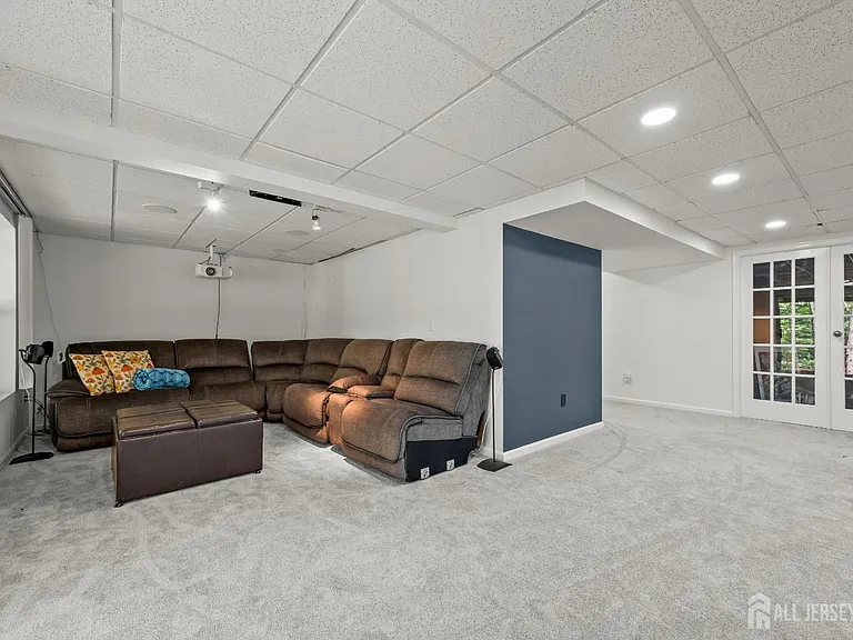 17 Parkside Dr — Photo 23