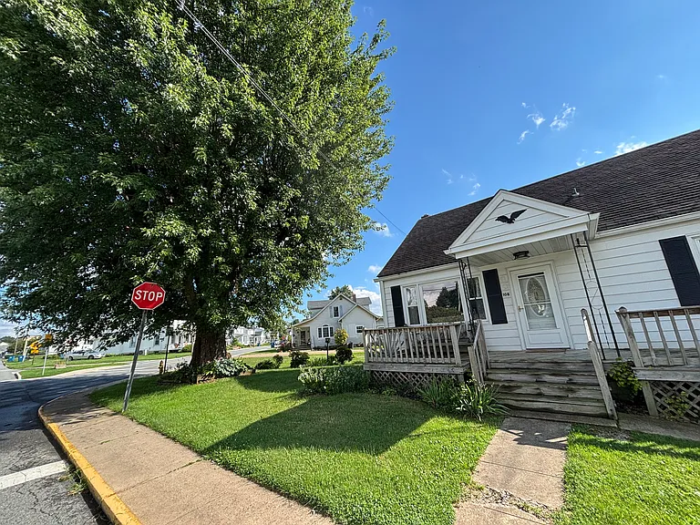 108 Pearl St — Photo 2