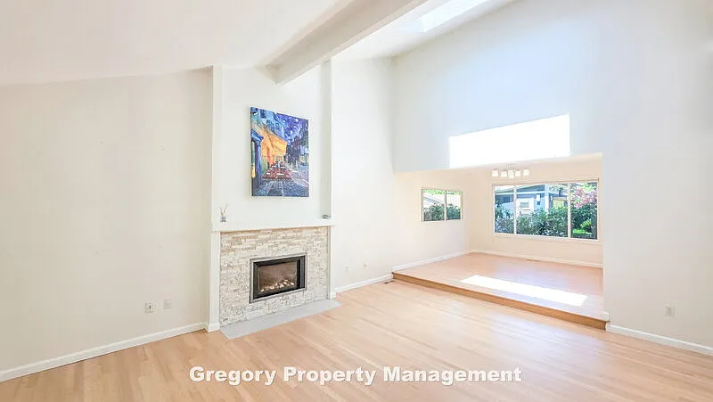 4 bed, 3.0 bath, 2060 sqft, $5,190 — Photo 4