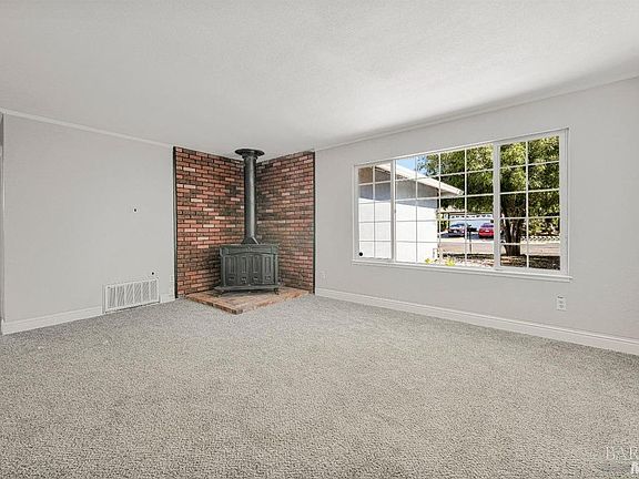 3rd image of 92 Viking Way