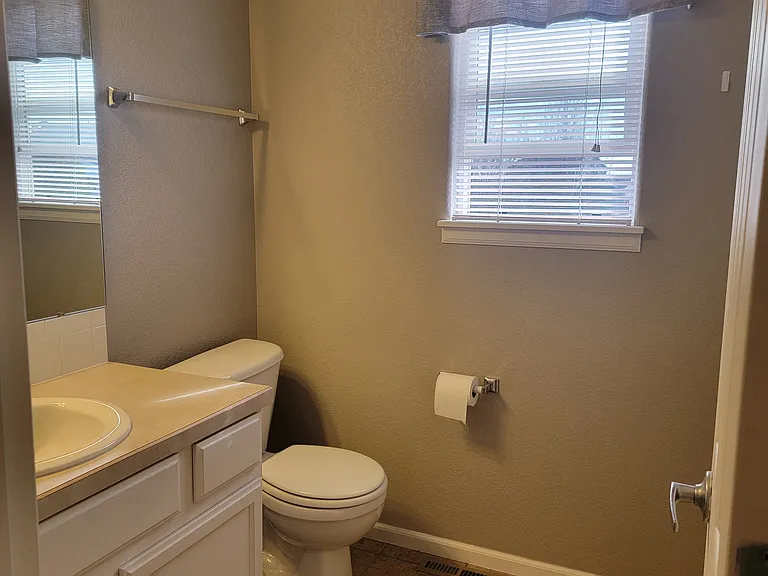 911 Foxtail Ct — Photo 12