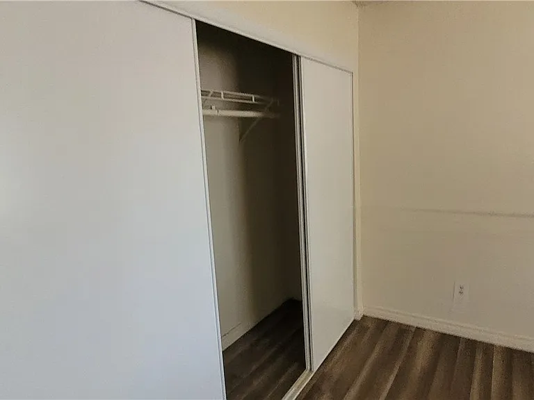 2121 Chertsey Dr #D — Photo 13