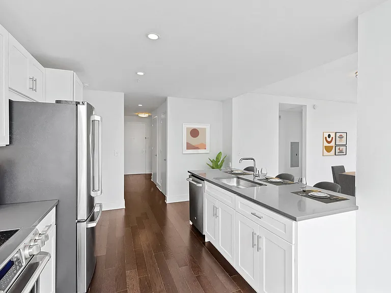 65 Bay Street Apartments — Photo 31