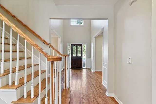 330 Winherst Ln — Photo 11