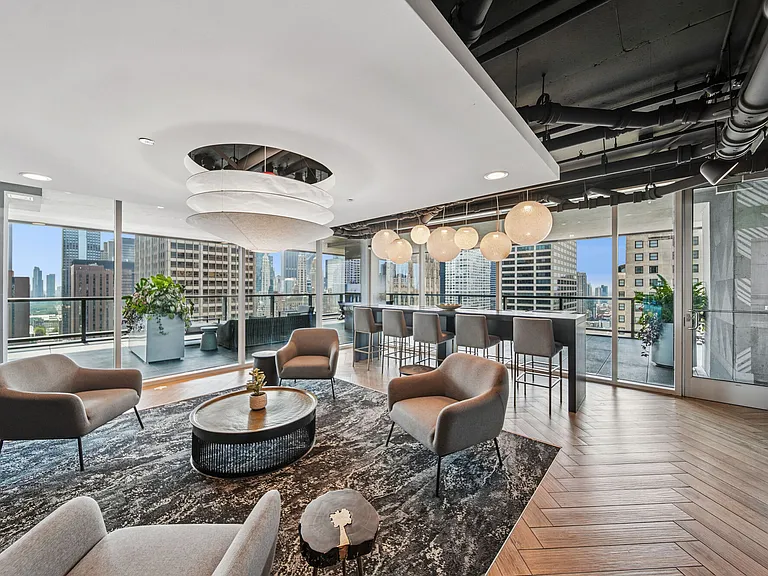 Aston Chicago — Photo 17