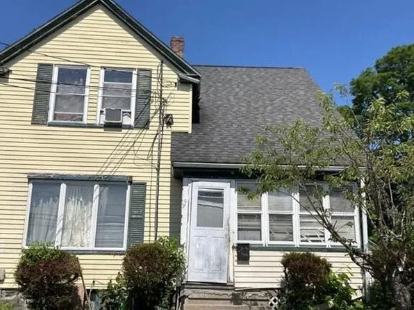 49 Clifford St, Hyde Park, MA 02136