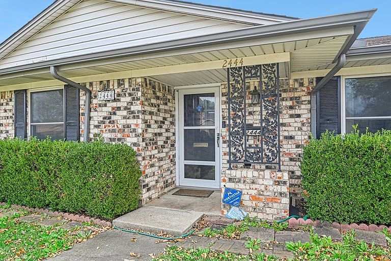 1st image of 2444 Eastbrook Dr