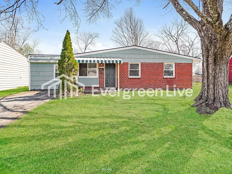 1634 Huxley Dr — Photo 1