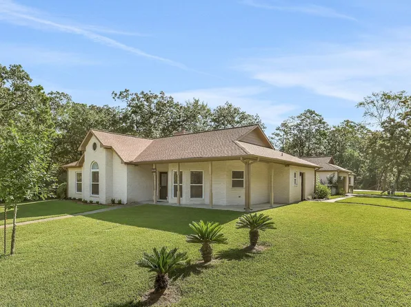 20380 Doral Dr, Huntsville, TX 77320