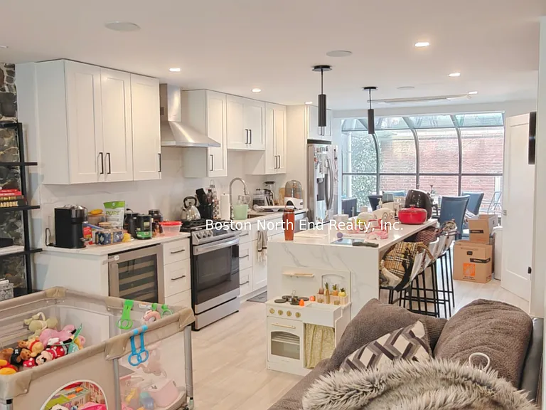 4 Wesley Pl #1 — Photo 1