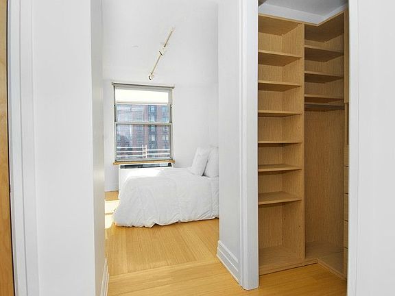 4th image of 110 Livingston St APT 11T