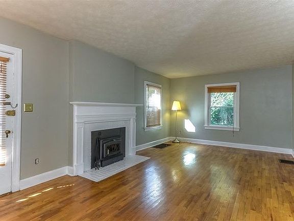5th image of 110 Beechwood Ave