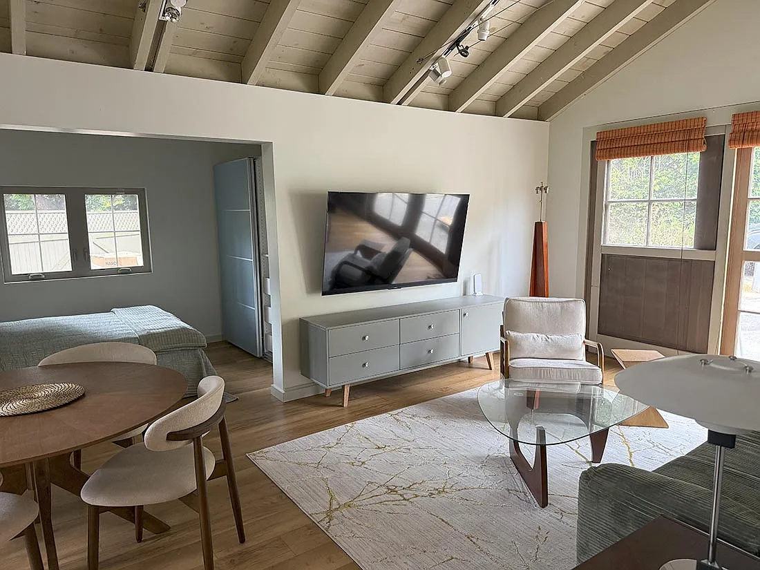 1569 San Leandro Ln — Photo 3