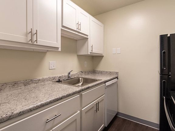 5th image of 4201 Victory Pkwy APT 416