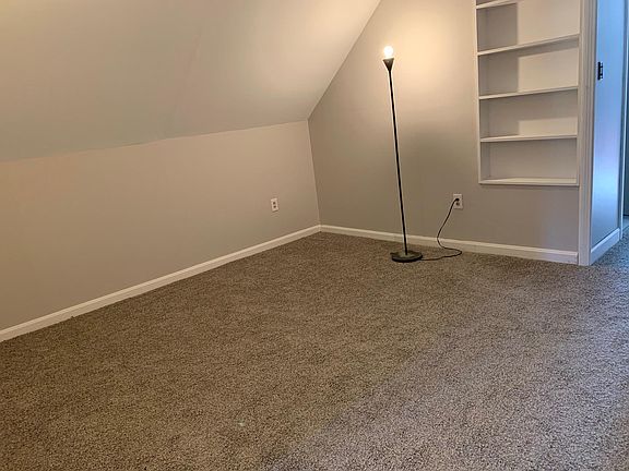 4th image of 4144 Lincoln Ave #Up