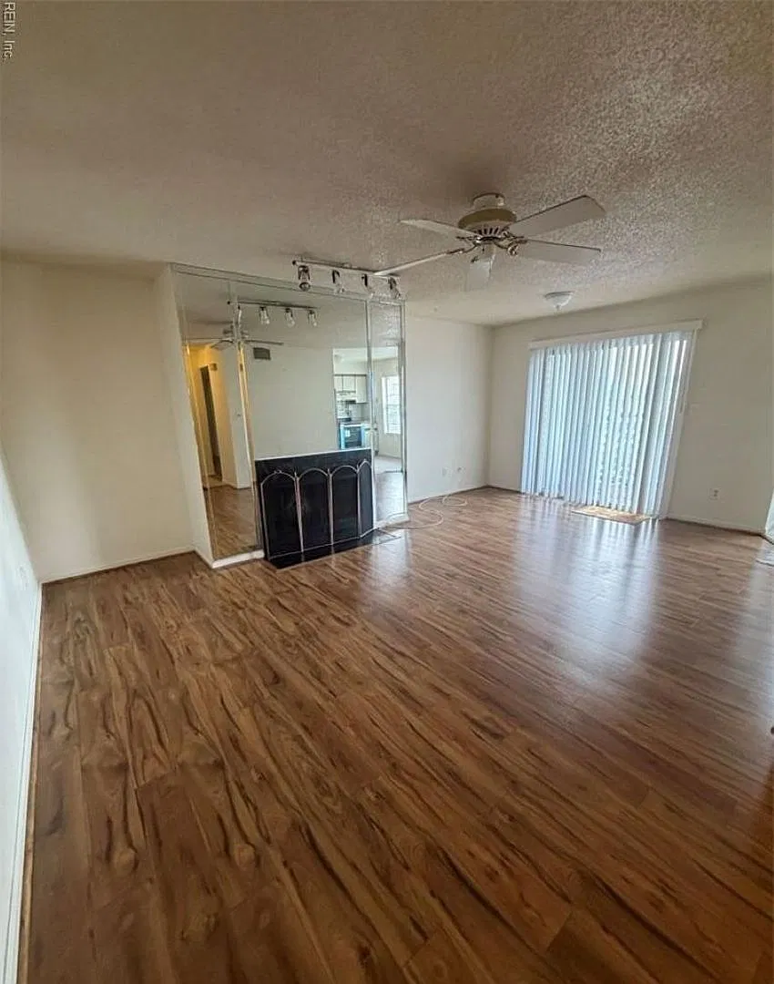 616 Shoreham Ct — Photo 2