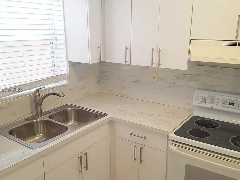 15006 SW 80th Ter #913 — Photo 3