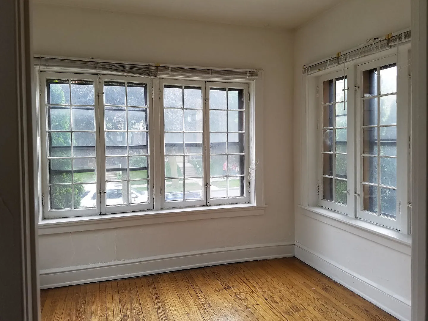 2528 N. Maryland Ave. (The Versailles) — Photo 2