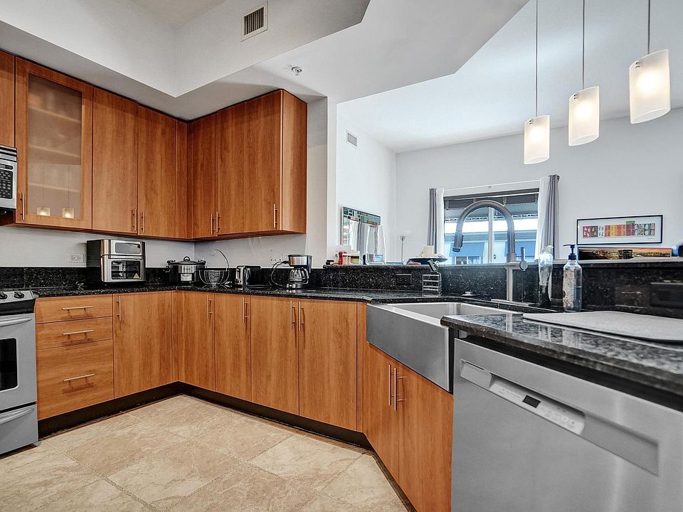 1st image of 2601 NE 14th Avenue #505