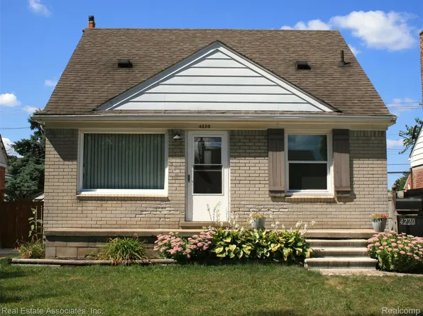 4220 Howard St, Lincoln Park, MI 48146