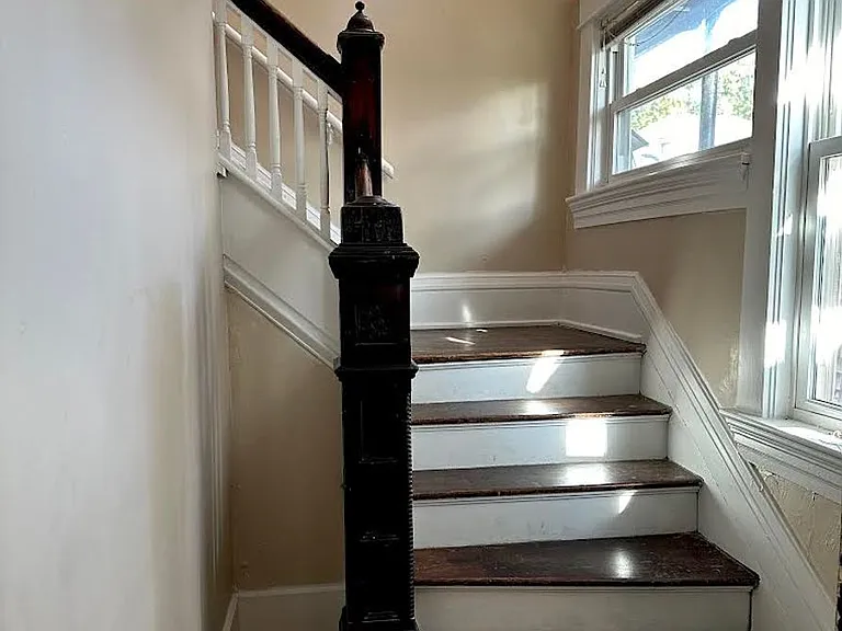 205 Scammel St — Photo 3