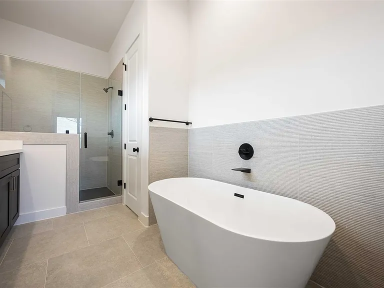2528 Live Oak St — Photo 15