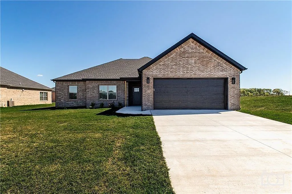 1000 Tracey Ln - 1 — Photo 1