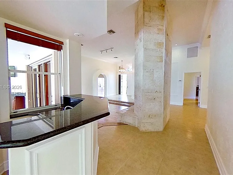 405 Sabal Way — Photo 6