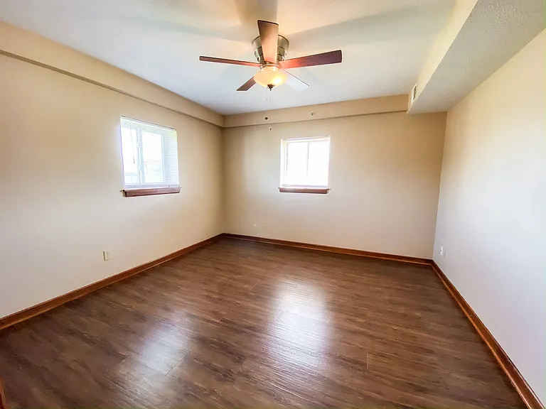 Hallwood Manor Apartments — Photo 7