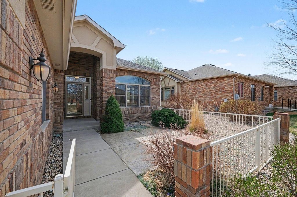 8245 Hidden Cove Ct