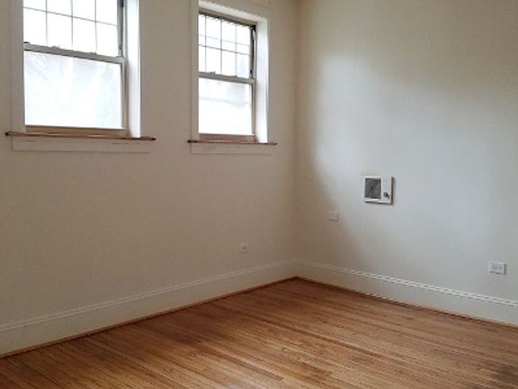 5th image of 2028 W Berwyn Ave