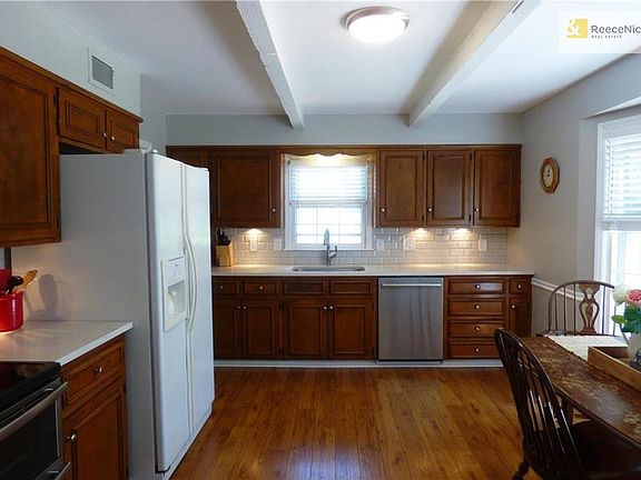 4th image of 9953 Larsen St