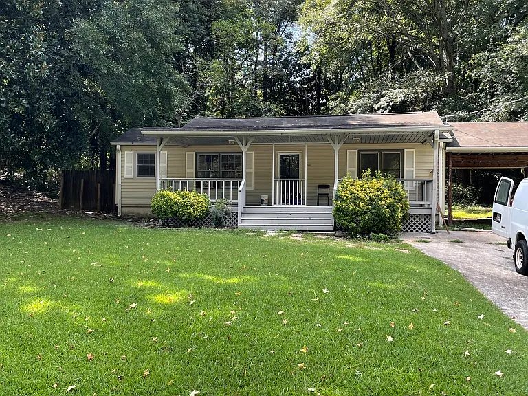 217 Linda Ln SE — Photo 3