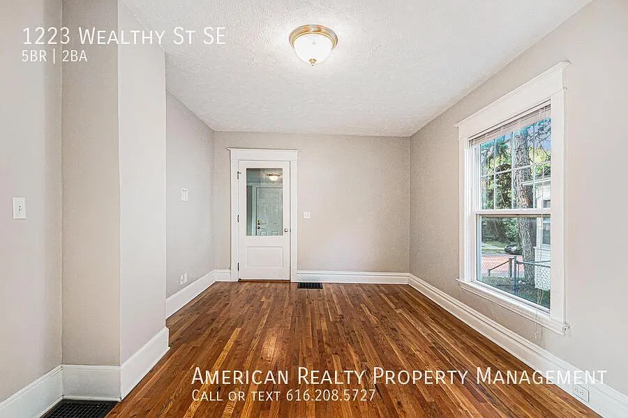5 bed, 1500 sqft, $3,000 — Photo 4