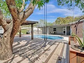 545 NW 46th Ave — Photo 3