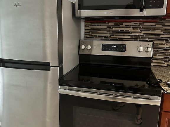 2nd image of 18 Salina Ave APT 25