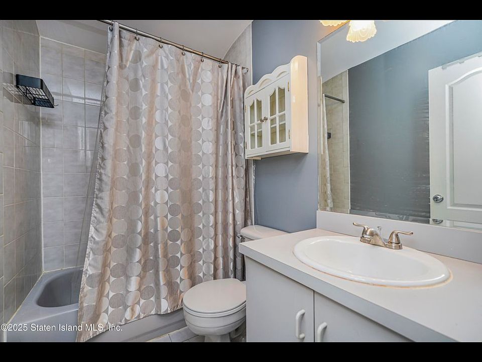 2nd image of 246 McBaine Ave Floor 2