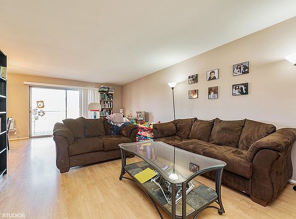 3rd image of 6800 N California Ave APT 3D