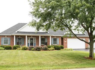 821 Beech Bay Rd, Poplar Grove, IL 61065