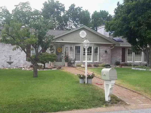 12515 Ridgefield Dr, Saint Louis, MO 63131