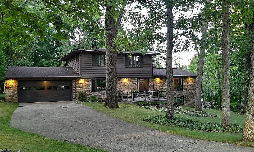 1st image of 8069 Amber Ln