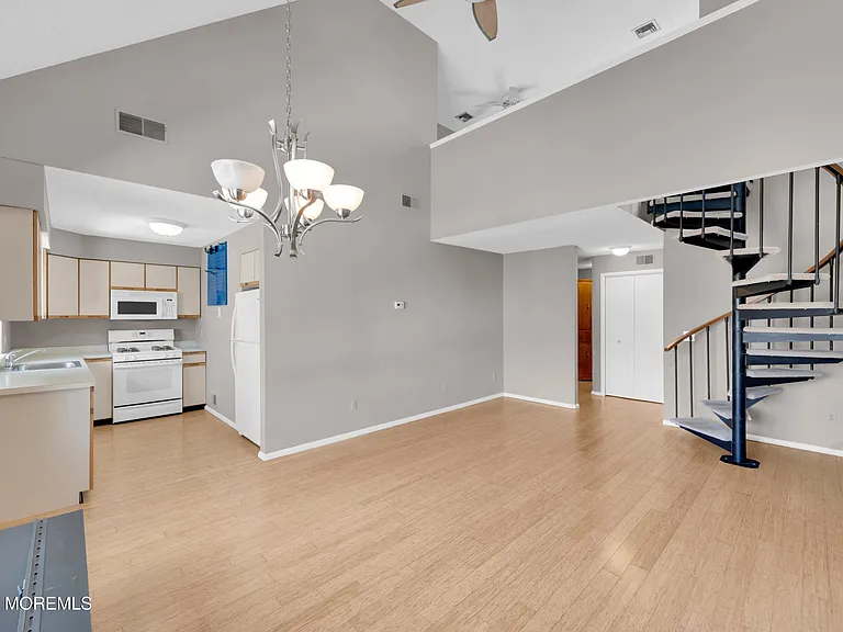 2230 Bridge Ave #4 — Photo 15