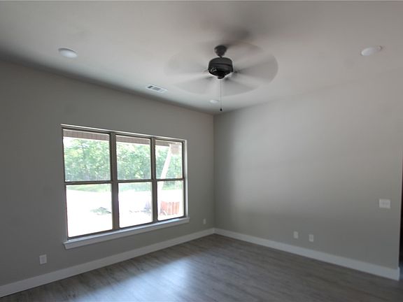 4th image of 22 Leawood Ln